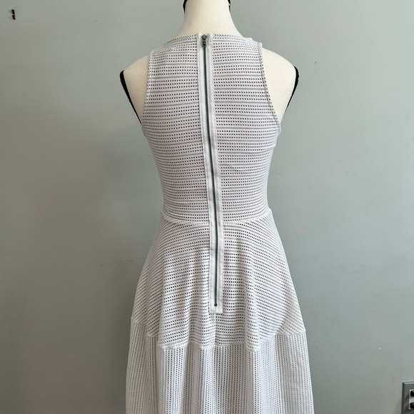 BCBGMAXARZIA Fit N Flare SIMPLE but ELEGANT White Midi Dress Size XS - Picture 4 of 7